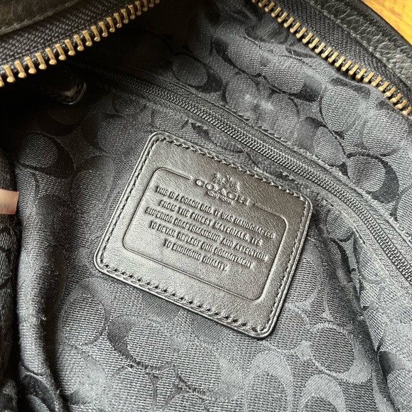 Pre loved Coach Bleaker Bucket Bag 🖤 - Picture 4 of 10
